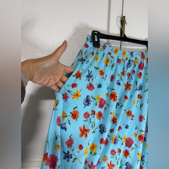 Talbots Floral Top with skirts  Multicolor floral  Blooms  size M - Picture 8 of 9